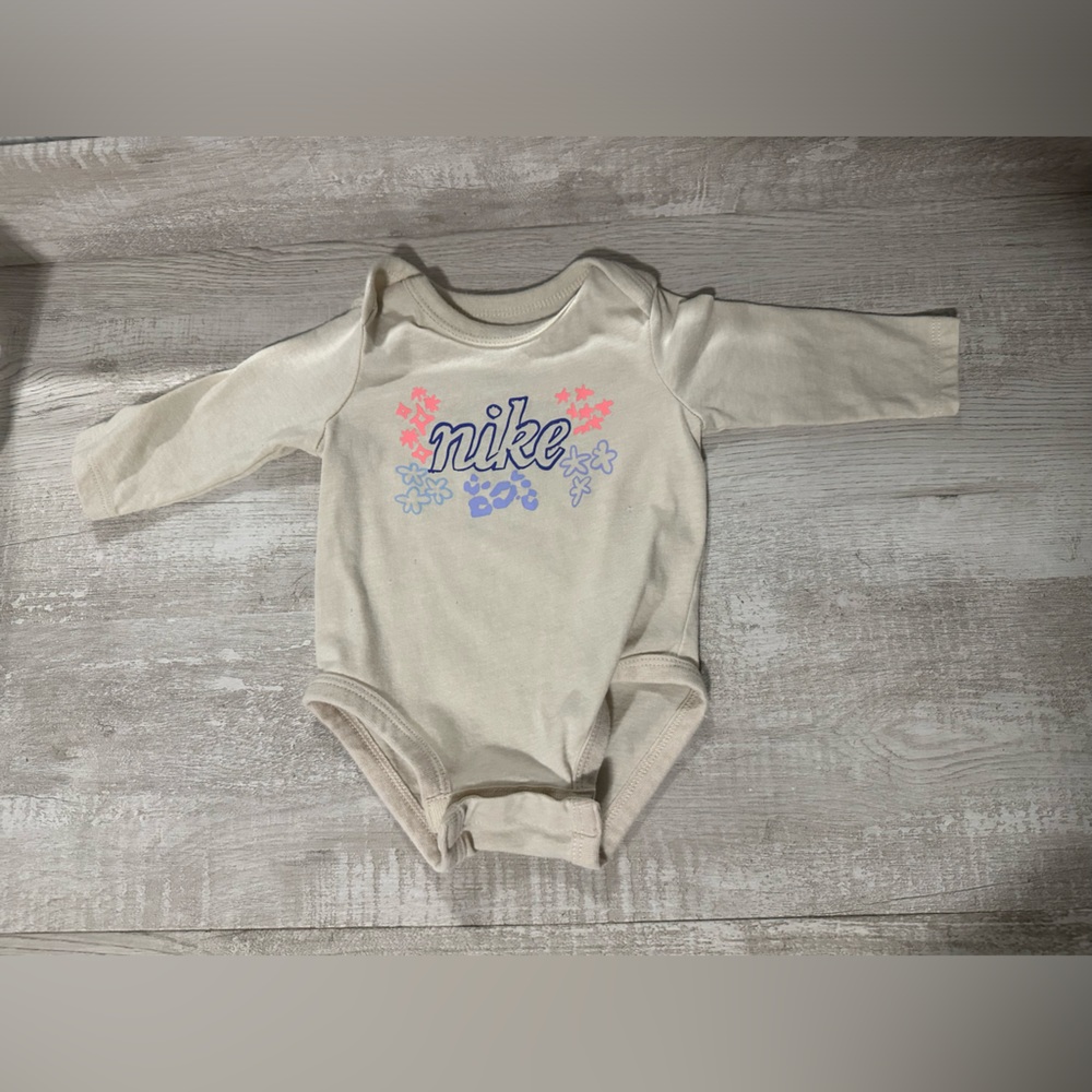 Nike baby girls body suit size 3 Months.